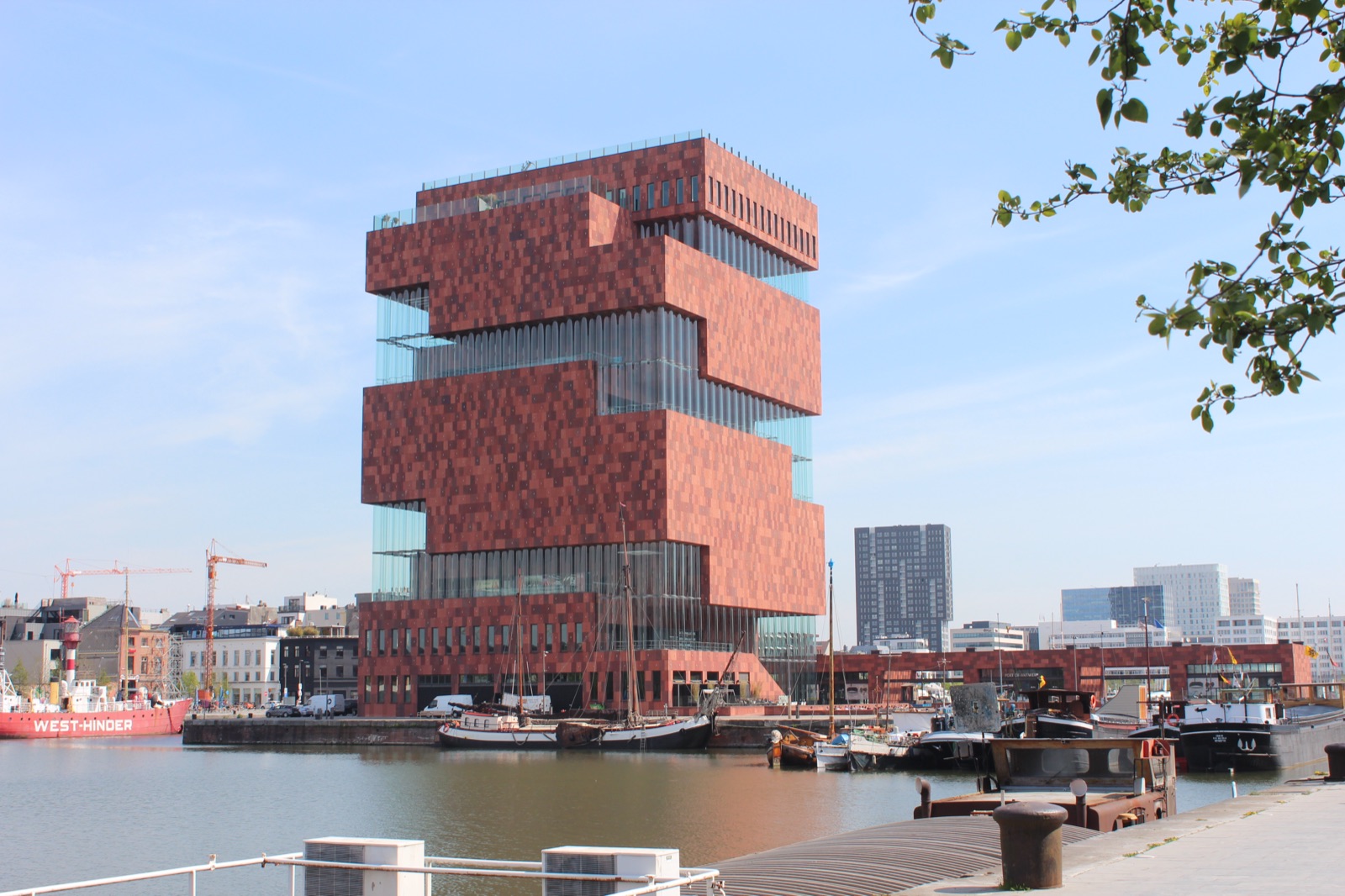MAS, the Museum aan de Stroom, the district's landmark